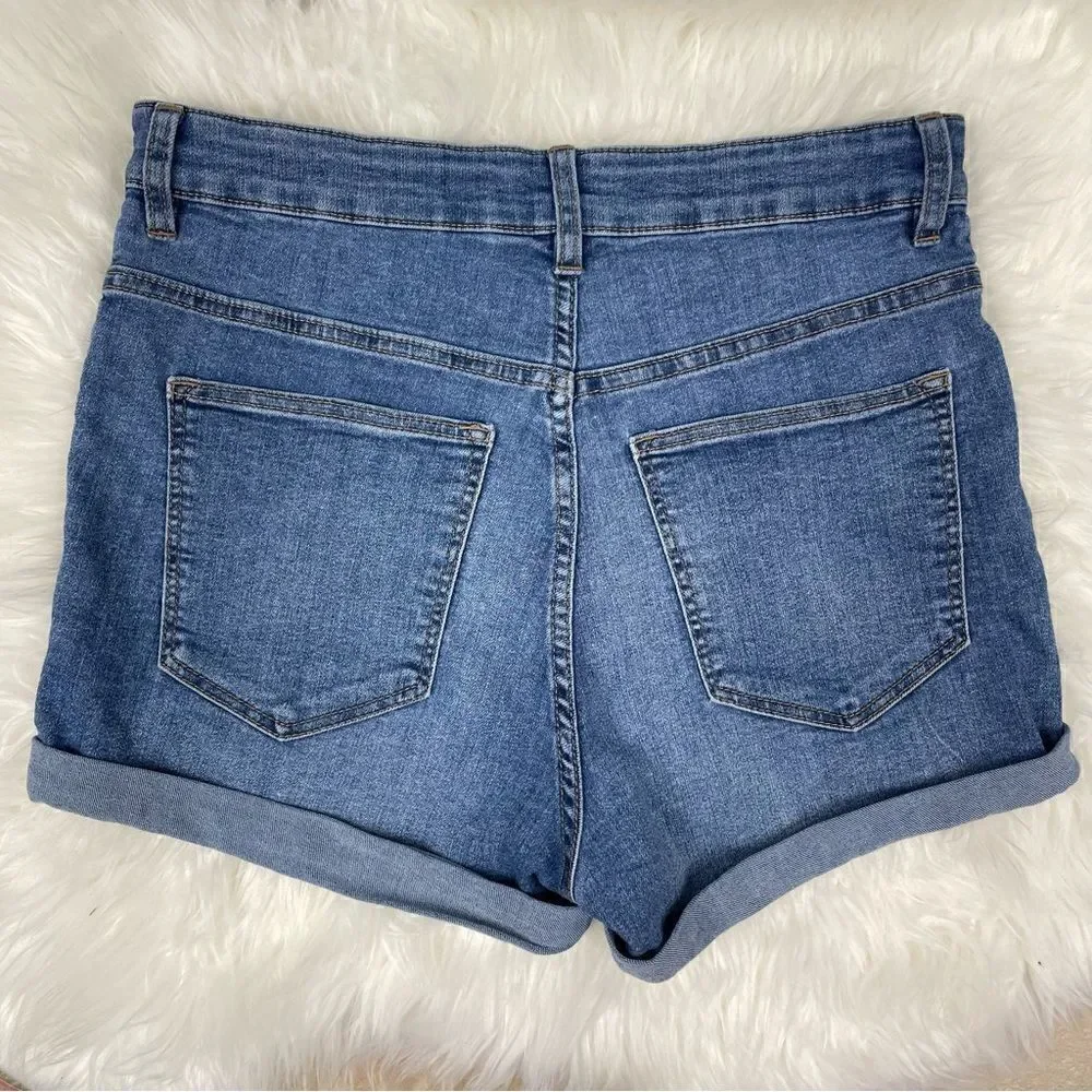H & M divided | Stretchy denim shorts 10 light blue.